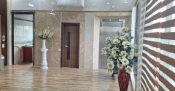 Cho thuê nhà có sân vườn dt 300m2 mặt đê Ngọc Thụy, Long Biên, HN