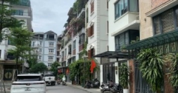 BÁN NHÀ ĐẸP CẦU GIẤY, PHÂN LÔ, ÔTÔ VÀO NHÀ, KINH DOANH, 2 MẶT THOÁNG, 56M2 GIÁ 15 TỶ