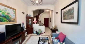 BÁN NHÀ TẠI PHỐ QUYẾT THẮNG - YÊN NGHĨA- HÀ ĐÔNG Ô TÔ ĐẬU TRONG NHÀ. KINH DOANH TỐT, CHỈ 9TY HƠN TÝ