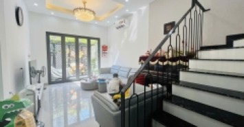 NHÀ ĐẸP LUNG LINH TẠI LẠC LONG QUÂN - OTO 7 CHỖ ĐỖ CỬA - NGÕ THÔNG - THIẾT KẾ HIỆN ĐẠI GIÁ NHỈNH 15 TỶ