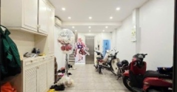 Cổ Linh - Đối diện Aeon Mall - Ô tô vào nhà - 7 tầng thang máy - 8.7 tỷ