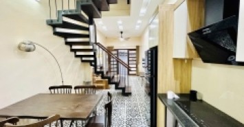 Nhà Tứ Liên phân lô - dân xây - ngõ thông - 20m oto giá nhỉnh 9 tỷ.