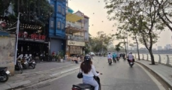 SIÊU MẶT PHỐ TRÍCH SÀI VIEW HỒ TÂY - VỈA HÈ ĐÁ BÓNG - KINH DOANH ĐẮC ĐỊA - 1 MẶT PHỐ + 1 MẶT NGÕ - SỔ NÉT NHƯ SONY .
View hồ đẹp luôn.
 Đoạn phố đẹp nhất Trích Sài, vỉa hè đá bóng. View trọn Hồ Tây.