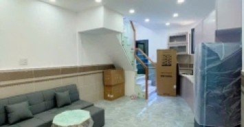 Sát mặt tiền Khánh Hội Q4 
Ngang Khủng Long bạo chúa 7.5 x DT SD 46m2
CÓ 3 TỎI