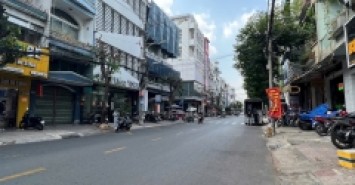 Căn nhà phố Khu đô thị Hoà Xuân. Mặt tiền đường Trần Kim Xuyến.