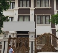 Cho thuê biệt thự Hoàng Quốc Việt, 200m2, 5 tầng lô góc, thang máy